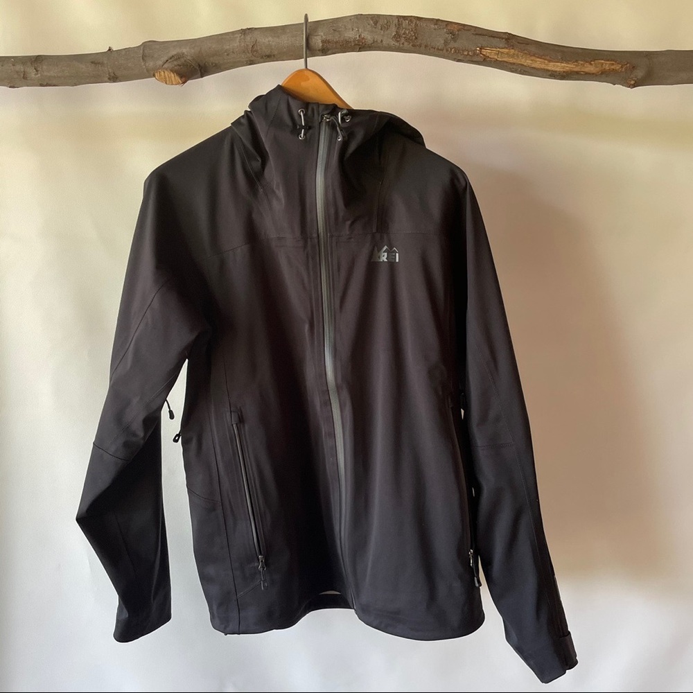 REI wind and rain shell jacket . Elements ei .